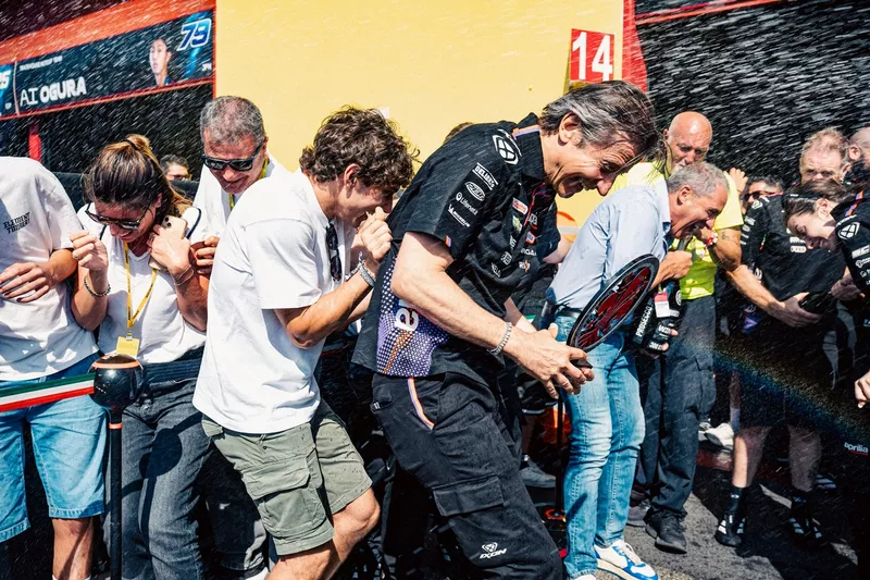 Célébration d'Aprilia Racing