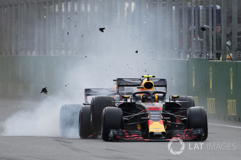 Max Verstappen, Red Bull Racing RB14 ve Daniel Ricciardo, Red Bull Racing RB14 kaza