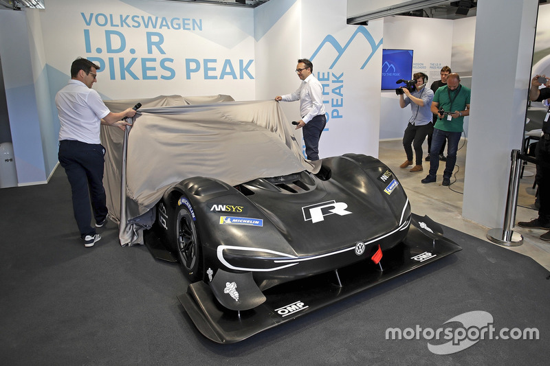 Francois-Xavier Demaison, Sven Smeets, Head of Volkswagen Motorsport unveil the Volkswagen I.D. R Pikes Peak