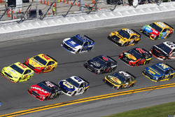 Kurt Busch, Stewart-Haas Racing Ford Fusion, Ryan Blaney, Team Penske Ford Fusion