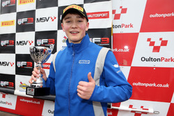 Podio: il terzo classificato Billy Monger, Carlin