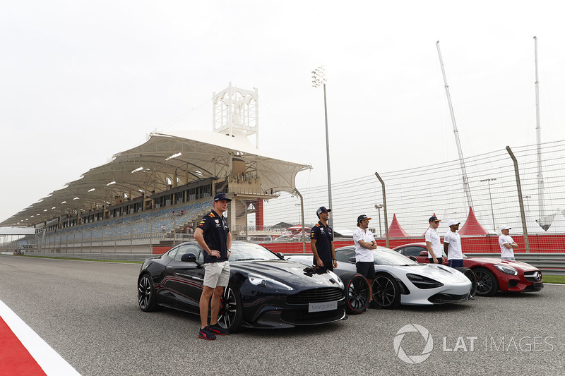Max Verstappen, Red Bull Racing, Daniel Ricciardo, Red Bull Racing, con el Aston Martin Vanquish S. Fernando Alonso, McLaren, Stoffel Vandoorne, McLaren, con el McLaren 720s. Lewis Hamilton, Mercedes AMG F1, y Valtteri Bottas, Mercedes AMG F1, con el Merce