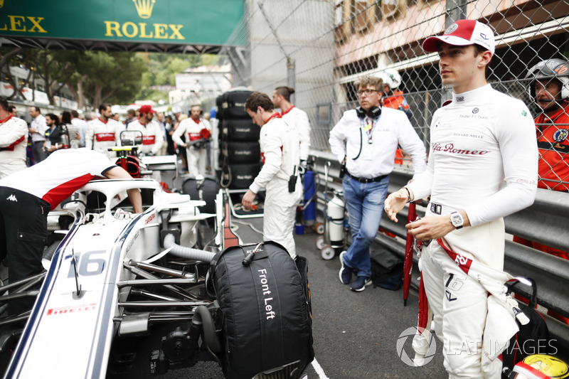 Charles Leclerc, Sauber, en la parilla