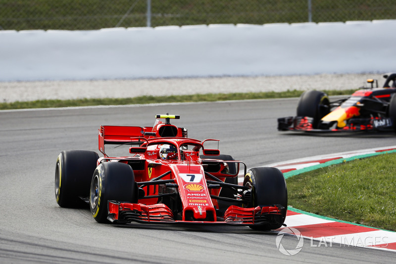 Kimi Raikkonen, Ferrari SF71H, Max Verstappen, Red Bull Racing RB14