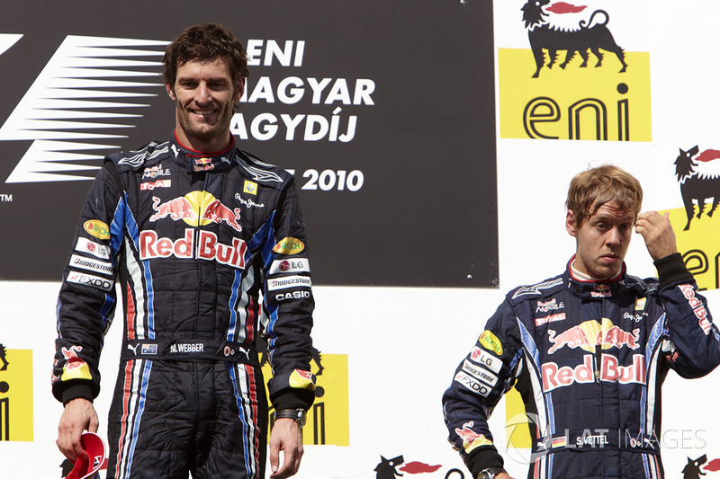 Le vainqueur Mark Webber, Red Bull Racing, le deuxième Sebastian Vettel, Red Bull Racing