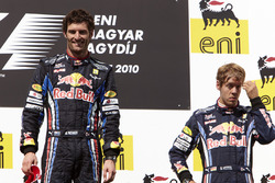 Le vainqueur Mark Webber, Red Bull Racing, le deuxième Sebastian Vettel, Red Bull Racing