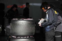 Un technicien Pirelli