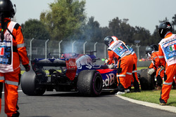 The car of race retiree Brendon Hartley, Scuderia Toro Rosso is recovered by Marshals after stopping