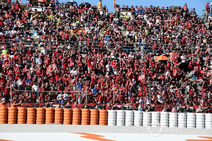 Aficionados en el circuito de Valencia