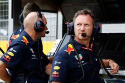 Adrian Newey, Chief Technical Officer, Red Bull Racing, and Christian Horner, Team Principal, Red Bull Racing, on the pit wall