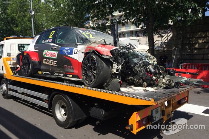 El coche de Rob Huff, Sébastien Loeb Racing Volkswagen Golf GTI TCR tras el accidente 