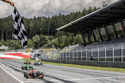 Yarış galibi Max Fewtrell, Tech 1 Racing