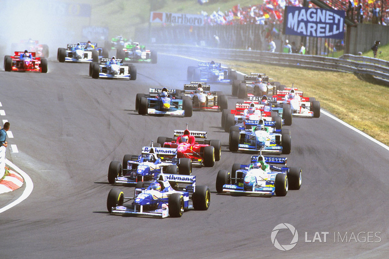 Jacques Villeneuve, Williams FW18 Renault leads Damon Hill, Williams FW18 Renault with Jean Alesi, B