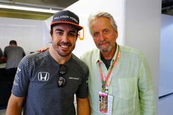 Fernando Alonso, McLaren y el actor Michael Douglas
