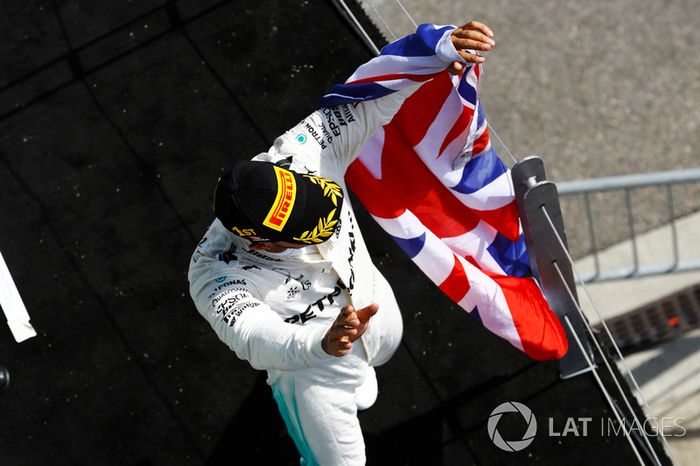 Ganador de la carrera Lewis Hamilton, Mercedes AMG F1