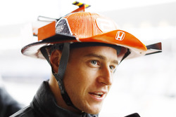 Stoffel Vandoorne, McLaren, avec un chapeau basé sur le design de sa voiture