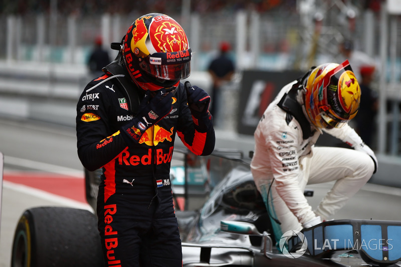 Yarış galibi Max Verstappen, Red Bull Racing, 2. Lewis Hamilton, Mercedes AMG F1