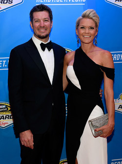 Martin Truex Jr., Furniture Row Racing Toyota con su novia Sherry Pollex