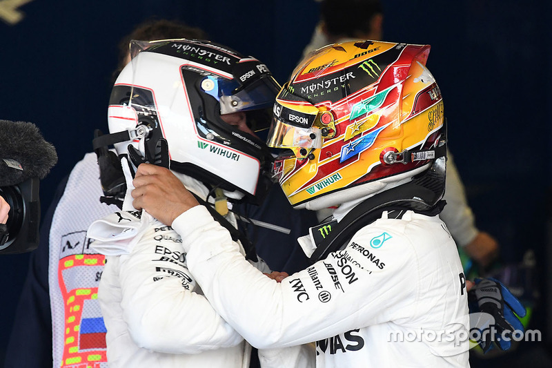 Race winner Valtteri Bottas, Mercedes AMG F1 and Lewis Hamilton, Mercedes AMG F1