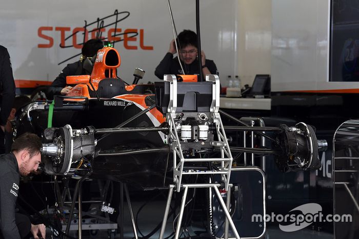 McLaren MCL32 detalle chasis y frenos delanteros