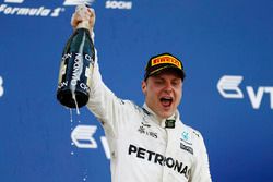 Podio: ganador de la carrera Valtteri Bottas, Mercedes AMG F1