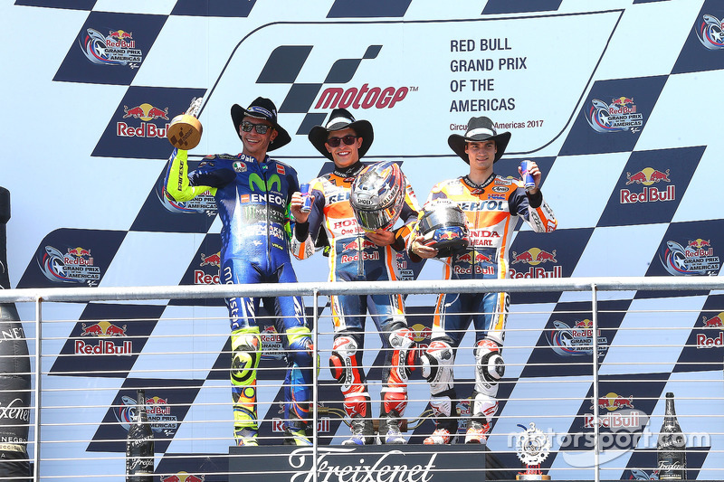 Podium : le vainqueur Marc Marquez, Repsol Honda Team, le deuxième, Valentino Rossi, Yamaha Factory Racing, le troisième, Dani Pedrosa, Repsol Honda Team