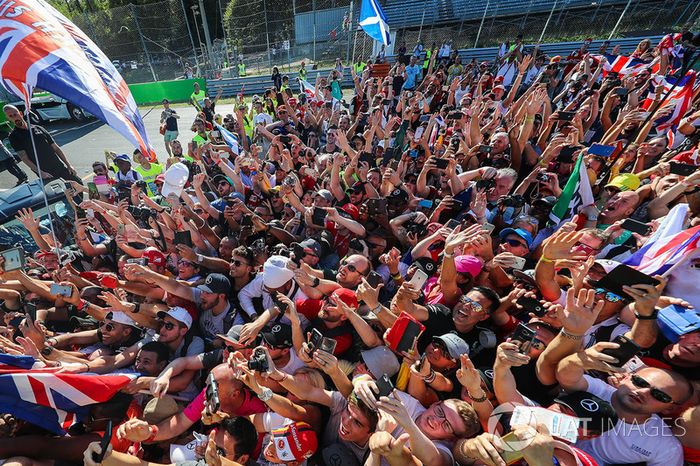 Ganador, Lewis Hamilton, Mercedes AMG F1 celebra