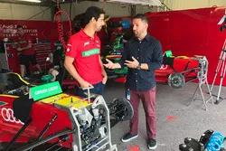 Lucas di Grassi con il presentatore Derek DeAngelis