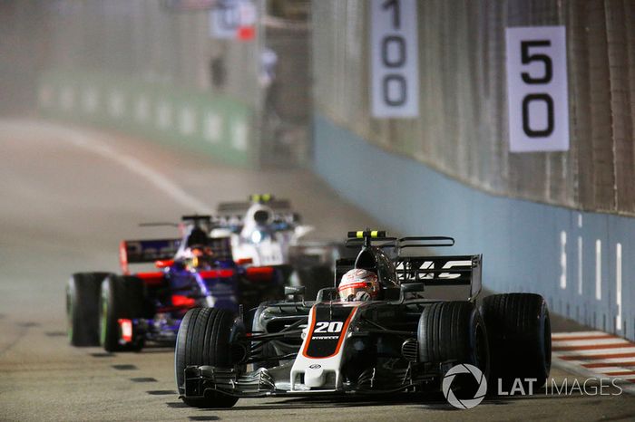 Kevin Magnussen, Haas F1 Team VF-17, Daniil Kvyat, Scuderia Toro Rosso STR12 y Lance Stroll, Williams FW40.