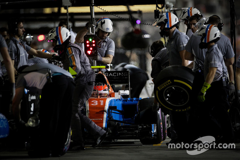 20. Эстебан Окон, Manor Racing MRT05
