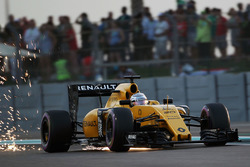 Kevin Magnussen, Renault Sport F1 Team RS16 sacando chispas