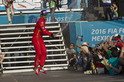 Lucas di Grassi, ABT Schaeffler Audi Sport celebra con champaña
