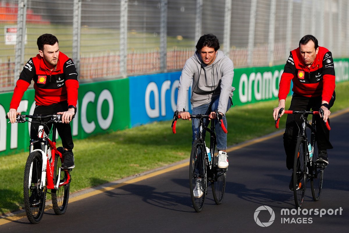 Carlos Sainz Jr., Ferrari, cycles the track