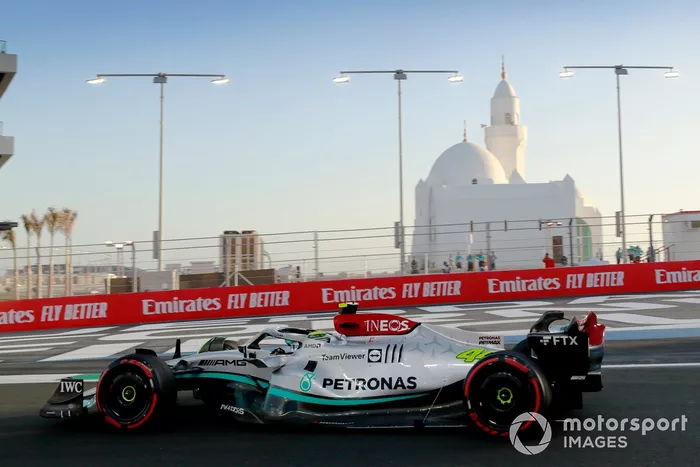 Lewis Hamilton, Mercedes W13