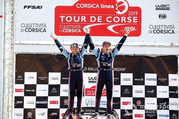 Podio: Thierry Neuville, Nicolas Gilsoul, Hyundai Motorsport Hyundai i20 Coupe WRC