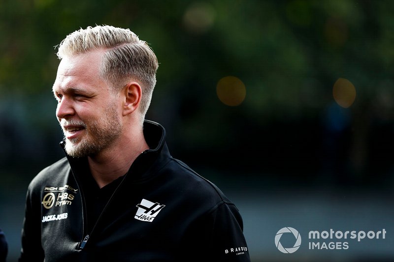 Kevin Magnussen, Haas F1 Team, si dirige verso l'evento a Federation Square