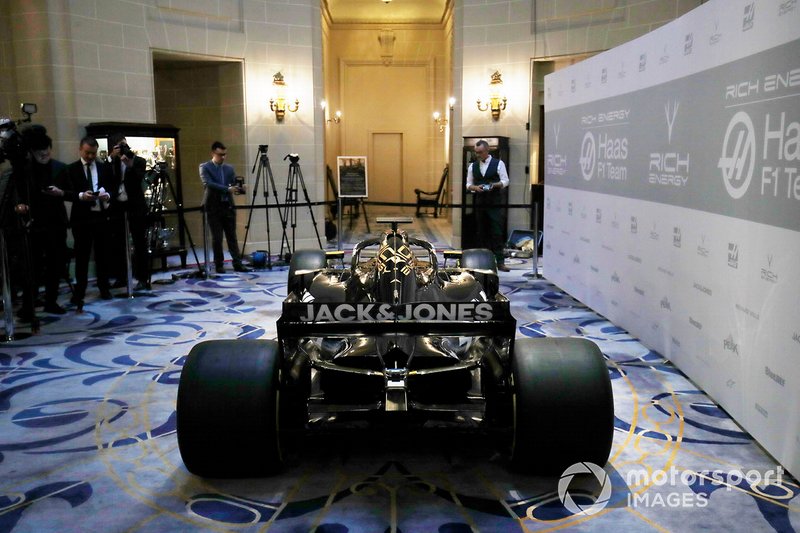 El Haas F1 Team VF-18 con la decoración 2019