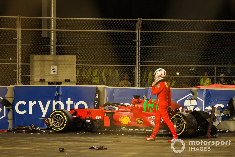 Charles Leclerc, Ferrari SF21, dopo l'incidente nelle FP2
