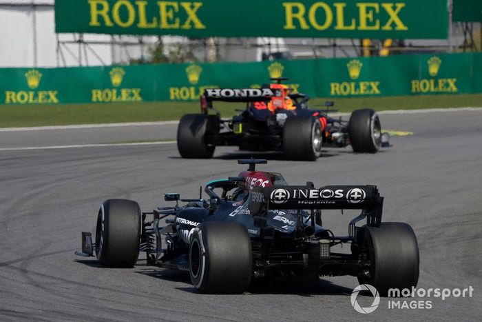 Max Verstappen, Red Bull Racing RB16B, Lewis Hamilton, Mercedes W12