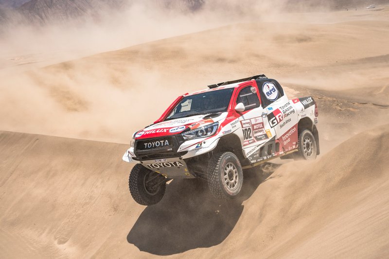 #302 Toyota Gazoo Racing Toyota Hilux: Жінель де Вільєр, Дірк фон Цітцевітц