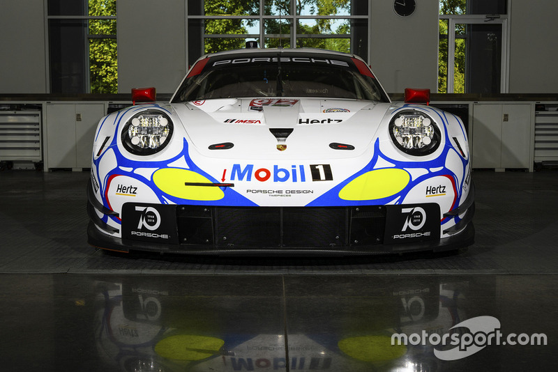 #912 Porsche Team North America Porsche 911 RSR, GTLM: Laurens Vanthoor, Earl Bamber, Mathieu Jaminet
