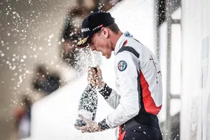 Podio: il vincitore della gara Kevin Ceccon, Team Mulsanne Alfa Romeo Giulietta TCR