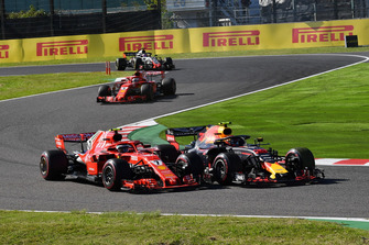 Kimi Raikkonen, Ferrari SF71H ve Max Verstappen, Red Bull Racing RB14