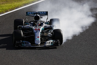 Lewis Hamilton, Mercedes AMG F1 W09, lastiklerini kitliyor