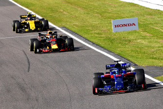 Brendon Hartley, Scuderia Toro Rosso STR13, Daniel Ricciardo, Red Bull Racing RB14 ve Carlos Sainz Jr., Renault Sport F1 Team R.S. 18