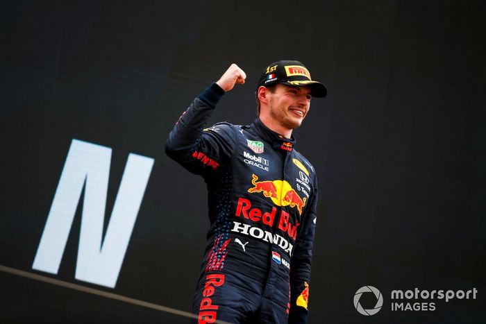 Podio: ganador Max Verstappen, Red Bull Racing