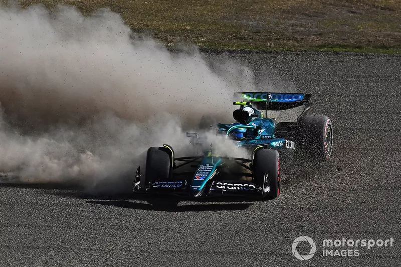 Fernando Alonso, accidente en Aston Martin Racing