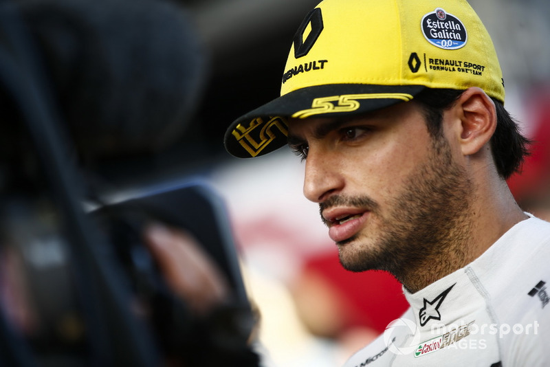Carlos Sainz: "Foi muito difícil, muito difícil de aceitar. Eu saí com os penus macios melhores que todos os que iam de hipermacio, eu pude passar dois deles na freada, então um toque de Sirotkin me tirou"