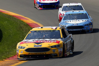 Clint Bowyer, Stewart-Haas Racing, Ford Fusion Rush Truck Centers and Kevin Harvick, Stewart-Haas Racing, Ford Fusion Busch Beer