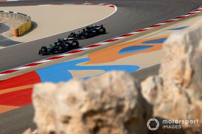 George Russell, Mercedes F1 W14, Lewis Hamilton, Mercedes F1 W14